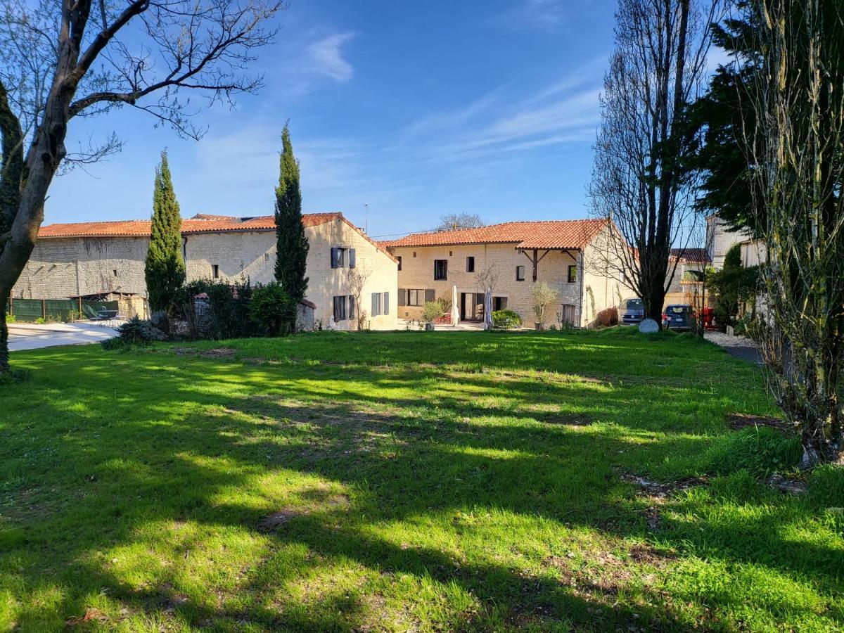 Au Clos Des Dely - Chambre D Hotes "Reference" Climatisee Mareuil  Exterior foto